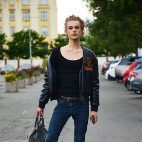 Mia Moore prochází změnou pohlaví.