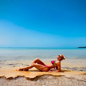 Hanka se sluní v Toskánku.