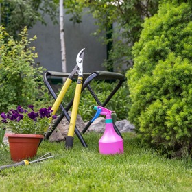 V Turecku si lze předávat nástroje jako jsou nůžky nebo nože pouze nepřímo. Prostě je necháte na nějakém místě, kde si je ten druhý vyzvedne. Kdybyste si je předali přímo, riskujete svár. Jestliže by ale k tomu došlo, lze zasadit před dům fíkovník, který hádky zažene.