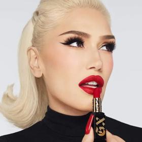 Dokonalé tvary plných rtů ráda vyšperkuje perfektním make-upem zpěvačka Gwen Stefani. Její perfektně symetrická a opečovávaná tvář tak může stát modelem i pro její vlastní řadu dekorativní kosmetiky.