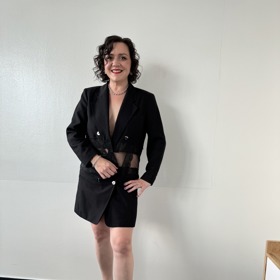 Volba padla na sako s krajkovou vsadkou, které lze nosit jako šaty.