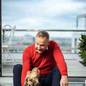 Generální ředitel České televize se svým psem Čendou