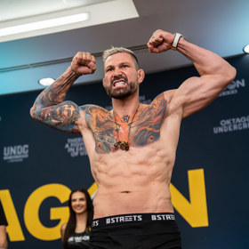 Za návštěvu Černáka ve vězení dostal MMA zápasník Attila Végh bídu. 