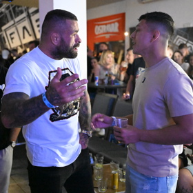 Pak vzal ale zpátečku (na snímku s Karlosem Vémolou. 