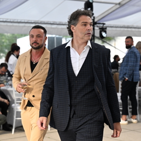 Jaromír Jágr v obleku.