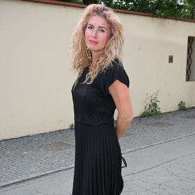 Olga Menzelová je krásná žena.