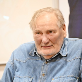 Jiří Štěpnička má tři nevlastní sourozence – sestry Varvaru a Simonu a bratra Jana.