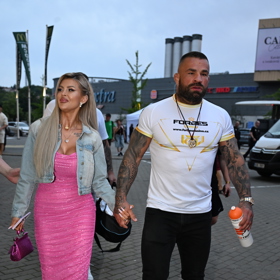 Lela byla celá v růžovém.