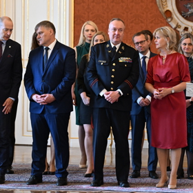 Eva Pavlová vynesla tentokrát rudé šaty.