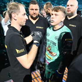 Lidé ukazovali na Tadeáše Veselého prostředníčky.