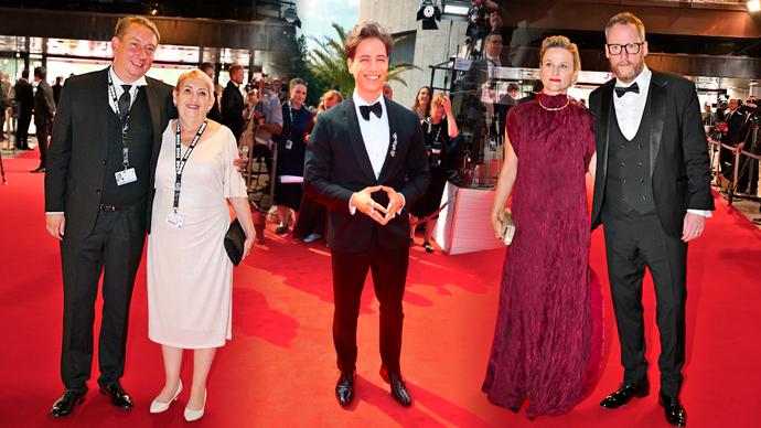 První celebrity na červeném koberci v Karlových Varech 2024.