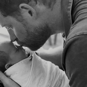 Táta Harry byl malou dceruškou unešený od prvního okamžiku, kdy ji spatřil. "Mít kluka a holku, co víc si můžete přát?" přiznal v jednom z rozhovorů.