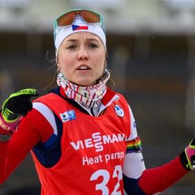 Ve stíhacím závodě sahala po umístění v elitní desítce, ale kvůli silnému větru na poslední střelbě skončila osmnáctá.