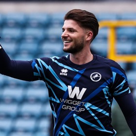 Fotbalový brankář Matija Šarkič.