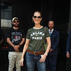 Přestože Céline není schopná zpívat, od konce loňského roku se zdá, že se jí alespoň povedlo zastavit postup nemoci.