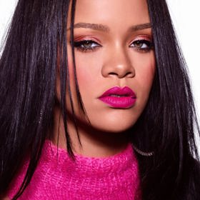 Rihanna patří mezi šťastlivkyně s dokonale tvarovanými přírodními rty. Proto je také její tvar tolik vyhledávaným vzorem při estetických chirurgických i neinvazivních úpravách.