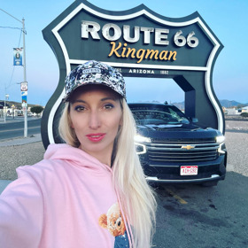 Jejím prostřednictvím nabízí klientům například třítýdenní přejezd USA z východu na západ.