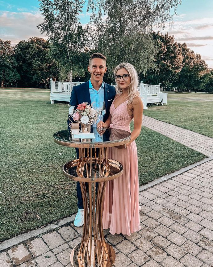 Tomáš a Veronika Wiesnerovi na svatbě jako hosté.