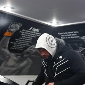 Karlos Vémola shazoval až do pozdních nočních hodin. 