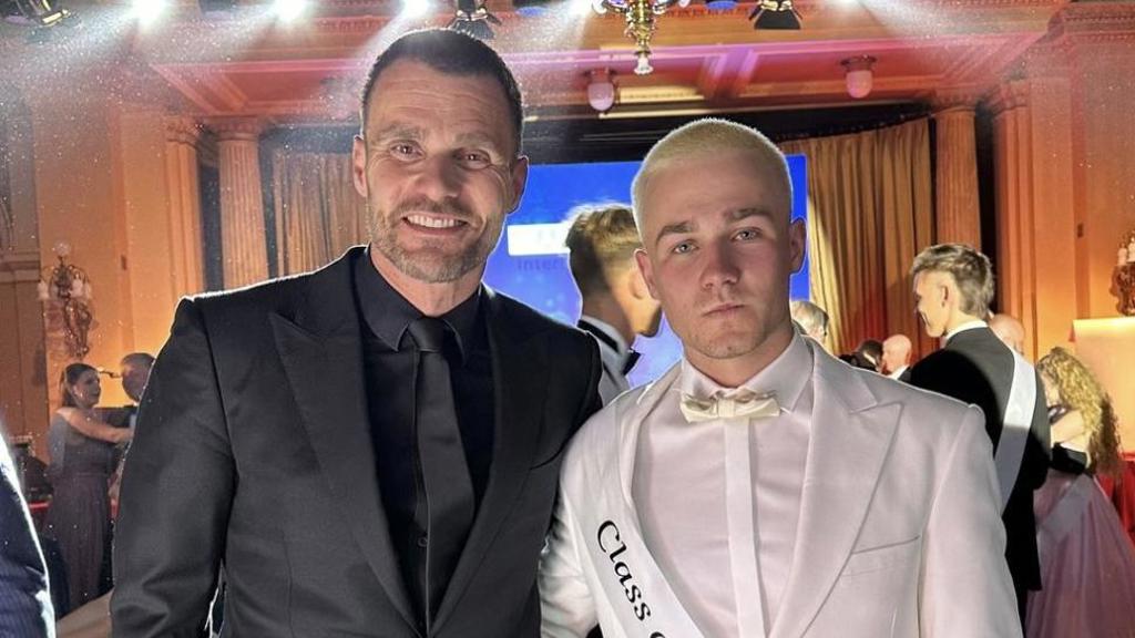 Leoš Mareš v slzách Syn Jakub měl maturitní ples eXtra.cz