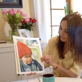 Míša Kuklová a její portrét syna Luky od Veroniky Arichtevy.