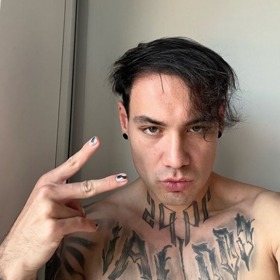 Renne Dang je velmi výrazný umělec. 