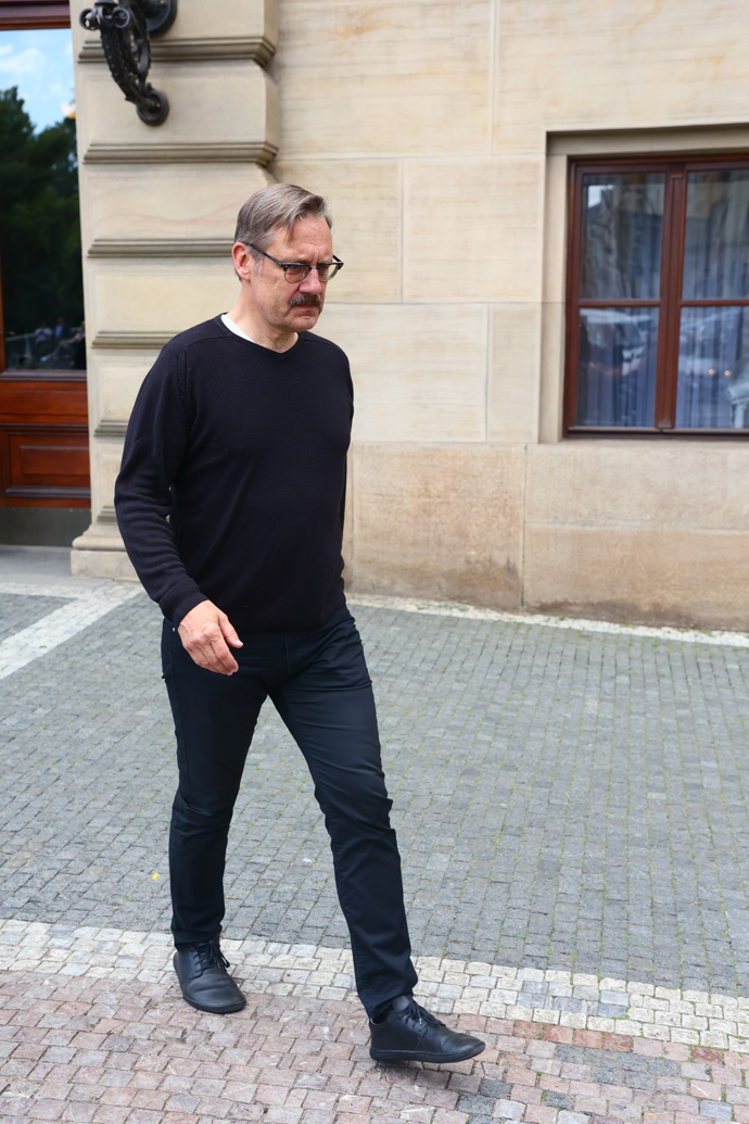 David Matásek při odchodu z posledního rozloučení s Janem Kačerem. 