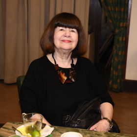 Uršula Kluková je usměvavá dáma.