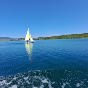 Plachetnice na Mosteckém jezeře.