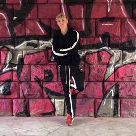 Andrew Paulson je velmi pohledný