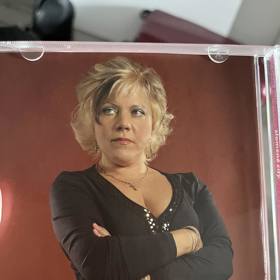 Marie Pojkarová zpívá o lásce a také o zvířátkách.