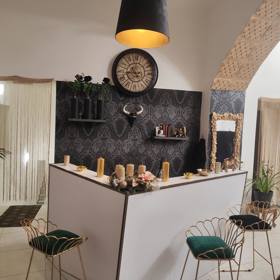 Salón Moniky Zolotarev, který Ornella označila za sklep, v němž ji měli věznit.