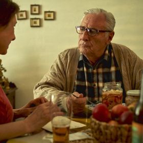 Karel Heřmánek ve své poslední seriálové roli v seriálu Mozaika.