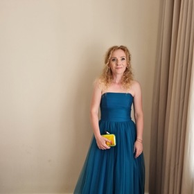 Redaktorka Jana si přípravy vyladila do stylingu velké večerní.