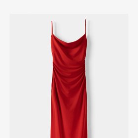 Saténové midi šaty. Bershka, 699 Kč