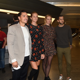 Kristýna Plíšková s partnerem Dávidem Hanckem, Michael Hrdličkou a sestrou Karolínou ve společnosti.