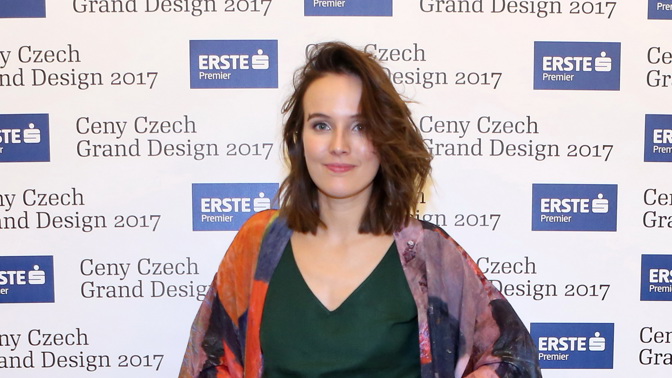 Galerie: Jak šel čas s módním stylem herečky Terezy Ramba: Od dívčích ...