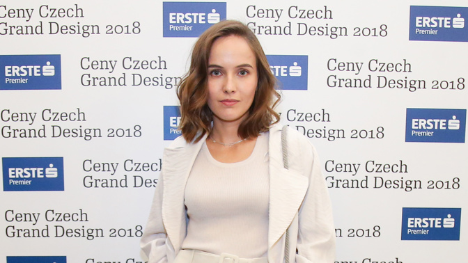 Galerie: Jak šel čas s módním stylem herečky Terezy Ramba: Od dívčích ...