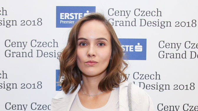 Galerie: Jak šel čas s módním stylem herečky Terezy Ramba: Od dívčích ...