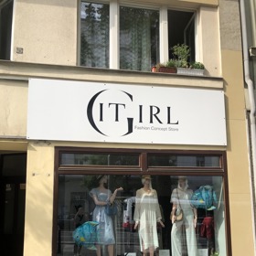 Fashion Concept Store je obchod nabitý trendy módními kousky včetně těch od světových návrhářů.