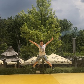 Navštívili jsme několik super míst, kde čeká na rodiny s dětmi kopec zábavy. V bohaté galerii fotek vám popíšeme naše zážitky. První zastávkou byl zábavní park Mirakulum. 