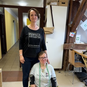 Kvůli němu nenarostla do potřebné výšky a také má zdeformované nohy. Děkuje ale osudu, že se dokáže samostatně pohybovat. I když je to náročné, zejména v pražské MHD nebo na nákupech.