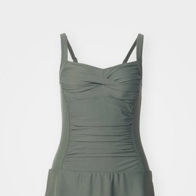 Módní plavky vzhledu šatů od značky Lascana stojí 2 890 Kč.