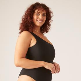 Značka ModiBodi nabízí také plus size velikosti menstruačních plavek.