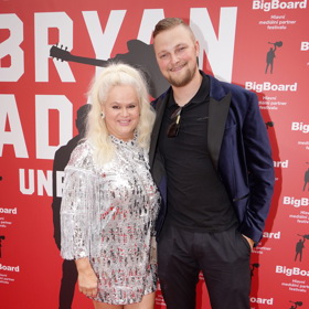 Doprovod dělal Monice Binias její manžel. 