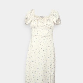 Šaty ve stylu milkmaid. NA-KD, 1 460 Kč