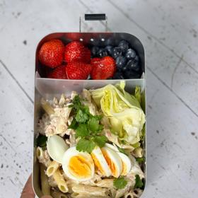 V létě doporučuje Lada Nosková vyzkoušet jeden ze studených salátů. Třeba těstovinový.