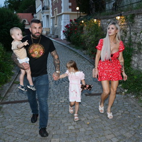 Lela a Karlos ukázali spokojenou rodinku.
