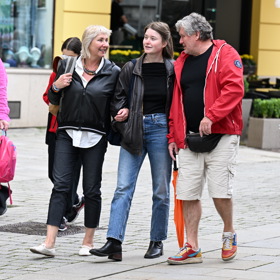 Hanušova rodinka se tvářila spokojeně.