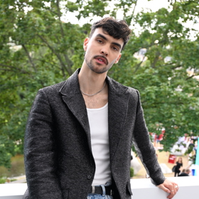 Adam Pavlovčin měl na karlovarském filmovém festivalu koncert v IQOS Lounge. 